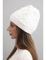 Dámská zimní čepice z vlny a ozdobným pletením s perličkami K470 bílá Dámská zimní čepice z vlny a ozdobným pletením s perličkami K470 bílá