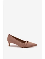 Dámské lodičky na nízkém podpatku s ozdobnou páskou Tmavě béžové Pirela