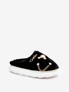 Chlupaté Pantofle S Přívěsky Černé Ivelfedi