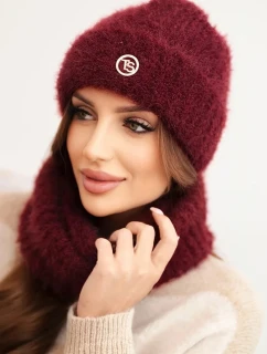 Dámská souprava čepice a šály zimní nadýchaná s ozdobným emblémem bordó