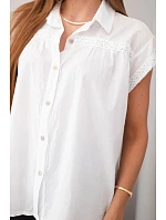 Dámská bavlněná košilová halenka s krajkou a krátkým rukávem bílá