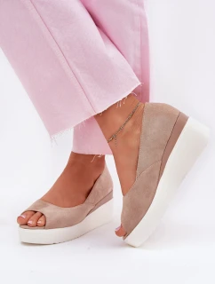 Dámské sandály na klínu z eko semiše béžové Velira