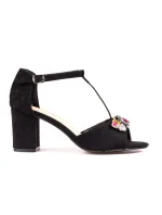 Moderní černé dámské  sandály na širokém podpatku