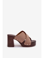 Dámské sandály na podpatku se zlatými přezkami tmavě béžové Nerelle