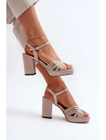 Lakové dámské sandály na podpatku béžové D&A MR38-668 Lakové dámské sandály na podpatku béžové D&A MR38-668