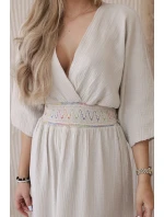 Mušelínové šaty s výšivkou v pase béžový