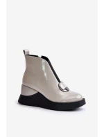 Lakovane Boty Na Klínu Zateplené D&A MR880-136 Světle šedé Lakovane Boty Na Klínu Zateplené D&A MR880-136 Světle šedé