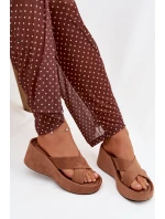 Dámské pantofle na platformě z eko semiše hnědé Calorine