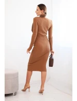 Dámská pruhovaná šaty s V výstřihem a dlouhým rukávem camelová