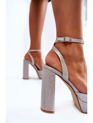 Dámské sandály třpytivé na podpatku stříbrne Rosel Dámské sandály třpytivé na podpatku stříbrne Rosel