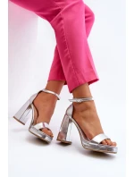 Moderní zamszové sandálky na čtvercovém podpatku stříbrné Merila