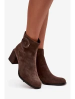 Dámské zateplené kotníkové botky z semiše na sloupku s ozdobným detailem – hnědé Artiker