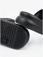 Pěkné  nazouváky dámské černé platforma