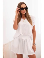 Dámský komplet z viskózy, blůza s volánky a krátké šortky bílý Dámský komplet z viskózy, blůza s volánky a krátké šortky bílý