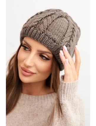 Dámská zimní čepice z vlny s copánkovým vzorem K452 mocca Dámská zimní čepice z vlny s copánkovým vzorem K452 mocca