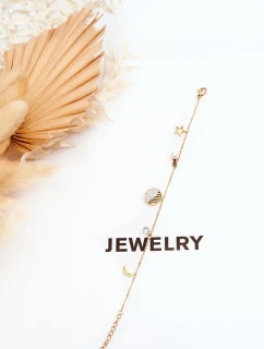 Dámský náramek s módními přívěsky zlate