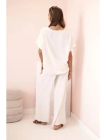 Dámský komplet z viskózy s ozdobným květem a širokými kalhotami - béžový Dámský komplet z viskózy s ozdobným květem a širokými kalhotami - béžový