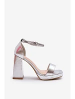 Moderní zamszové sandálky na čtvercovém podpatku stříbrné Merila