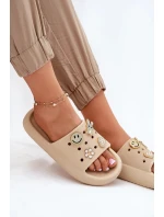 Dámské pěnové pantofle s ozdobnými připínkami Vinceza – béžové