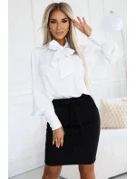 578-2 Jedinečná halenka s dlouhými rukávy, vázáním a knoflíky - bílá se stříbrným vzorem