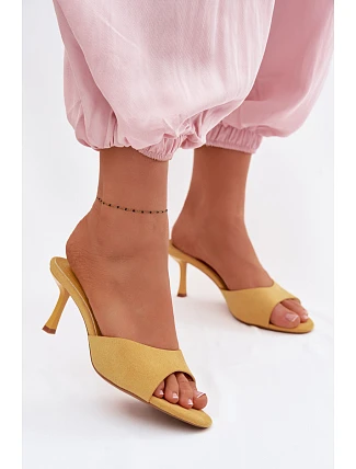 Žabky z umělého semiše na podpatku Žluté Melissea