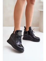 Dámské lakované kotníkové boty na klínku zateplené Vinceza černé Dámské lakované kotníkové boty na klínku zateplené Vinceza černé