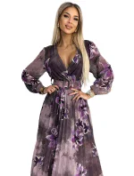 520-1 Plisované šifonové dlouhé šaty s výstřihem, dlouhými rukávy a širokým páskem - fialové velké květy