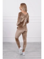 Velurová souprava se záhybem na zadní straně hnědá