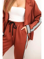 Dámská souprava s viskózou a lampasem a sportovní sako rudy