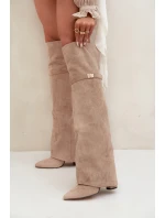 Dámské zateplené kozačky nad kolena s vyhrnutou holení a podpatkem Serelle – béžové, eko semiš Dámské zateplené kozačky nad kolena s vyhrnutou holení a podpatkem Serelle – béžové, eko semiš