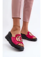 Dámské Sandály Z Eko Semiše Na Klínu A Platformě Se Zlatou Dekorací Vinceza 58295 Fuchsie Dámské Sandály Z Eko Semiše Na Klínu A Platformě Se Zlatou Dekorací Vinceza 58295 Fuchsie