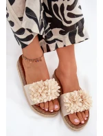 Dámské sandály na platformě s ozdobnými květinami béžové Tessara