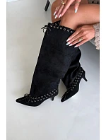 Černé kozačky s kitten heel z semiše s ozdobným šněrováním Juletta Černé kozačky s kitten heel z semiše s ozdobným šněrováním Juletta
