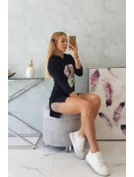 Šaty s delšími zády a barevným potiskem černé Šaty s delšími zády a barevným potiskem černé