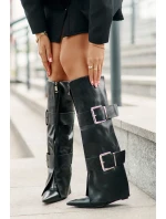 Kozačky ke kolenům na klínu s ohrnutým svrškem a sponami Tamirla