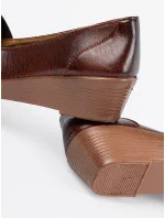 Zajímavé dámské  polobotky hnědé na klínku