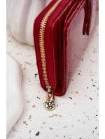 Lakovaná dámská peněženka se zlatým detailem Evlinne – červená