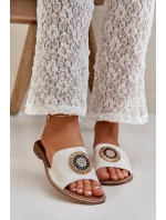 Kožené Pantofle S Dekorací Na Plochém Podpatku Zlato Ošoupané Lewski 3047/O