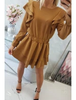 Šaty s vertikálními volánky camel