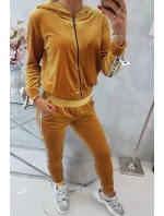 Velurová souprava s ozdobnými stuhami hořčicová