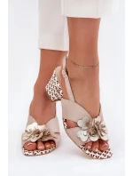 Kožené Dámské Sandály Na Podpatku S Květinami Béžové Laura Messi 2950 Kožené Dámské Sandály Na Podpatku S Květinami Béžové Laura Messi 2950