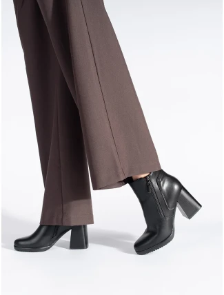 Originální černé kotníčkové boty dámské na širokém podpatku Originální černé kotníčkové boty dámské na širokém podpatku