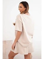 Dámský komplet z viskózy (masełko) s krátkým rukávem a kraťasy s vysokým pasem béžový Dámský komplet z viskózy (masełko) s krátkým rukávem a kraťasy s vysokým pasem béžový