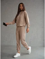 Béžový dámský teplákový komplet - mikina se stojáčkem a kalhoty (82162) Béžový dámský teplákový komplet - mikina se stojáčkem a kalhoty (82162)