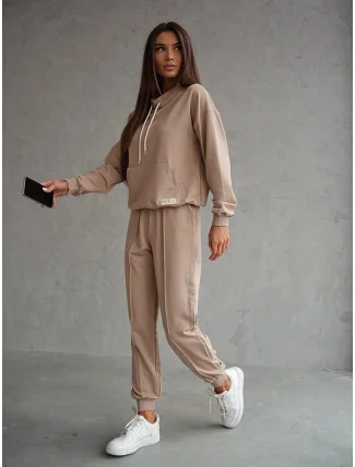 Béžový dámský teplákový komplet - mikina se stojáčkem a kalhoty (82162) Béžový dámský teplákový komplet - mikina se stojáčkem a kalhoty (82162)