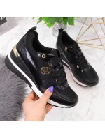 Dámské sportovní boty na platformě EVE274A / 21PB35-4001 Černá s bílou - eVento Dámské sportovní boty na platformě EVE274A / 21PB35-4001 Černá s bílou - eVento