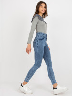 Modré džíny s vysokým pasem