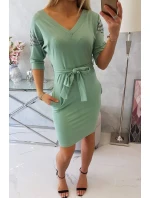 Šaty s křídly na ramenou tmavě mátové barvy