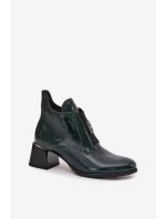 Kožené lakované kotníkové boty na klínu s ozdobným detailem zateplené Zazoo 60560 tmavě zelené