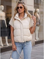 Krátká dámská prošívaná péřová vesta v barvě ecru FashionStreet TY5923 Krátká dámská prošívaná péřová vesta v barvě ecru FashionStreet TY5923